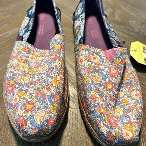 Toms Classic New with tags - Sized 8